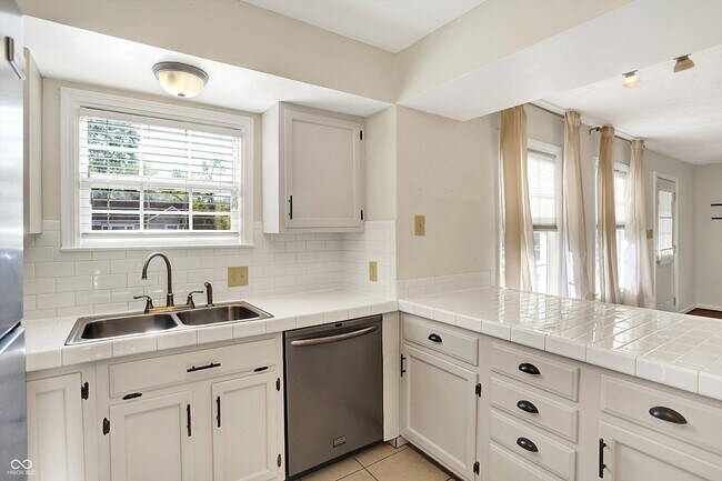 Building Photo - 6742 Hillside Ave