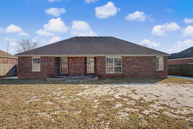 Building Photo - This home is a perfect blend of comfort and convenience, offering a lifestyle that is hard to res...