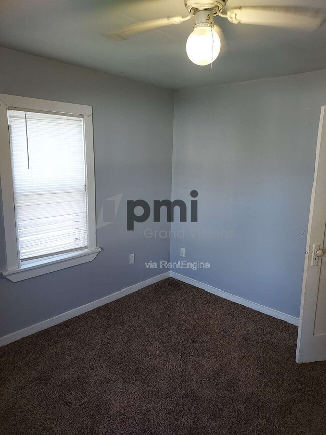 Building Photo - 1312 E Olive St