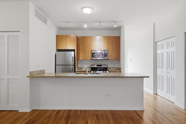 Building Photo - 318 E 25th St