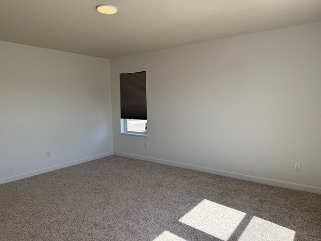Building Photo - Stunning New Construction Home - Modern Lu...