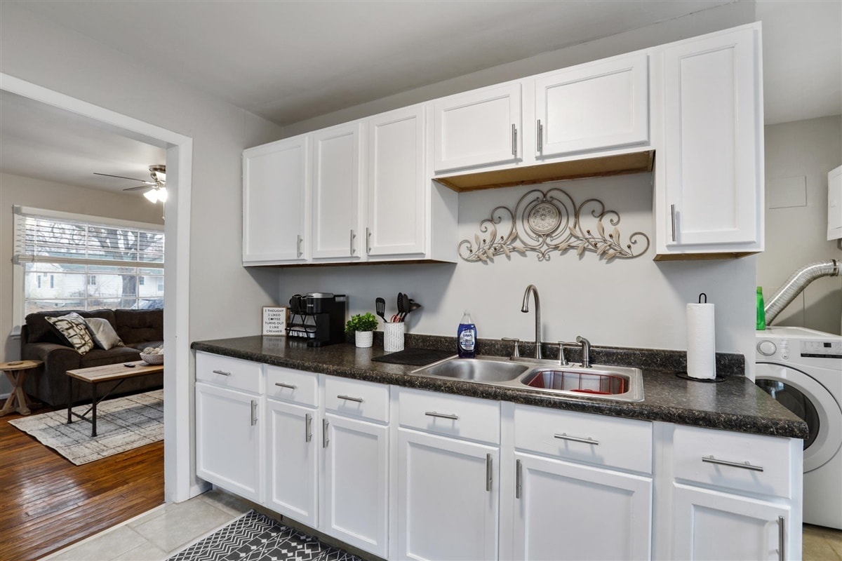 Kitchen - 903 N Gregory St