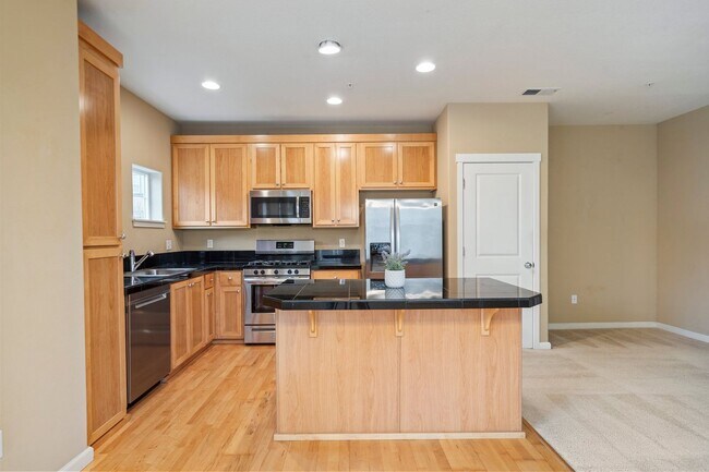 Building Photo - 1150 SW 170th Ave