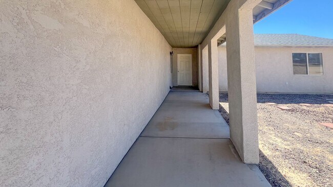Building Photo - Cute 3 Bedroom 2 Bathroom Home
