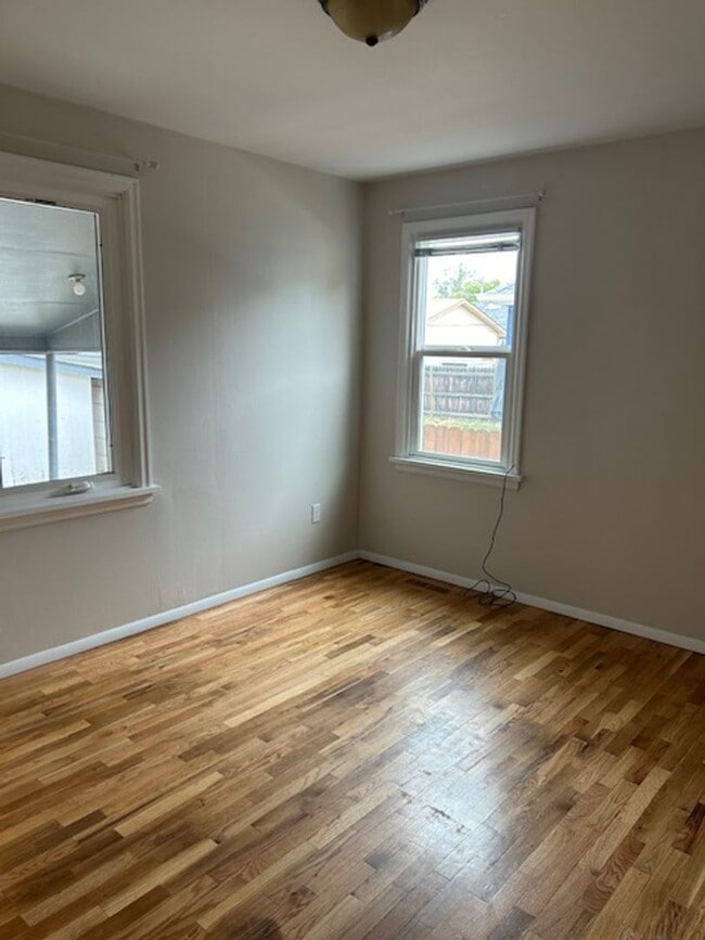 Building Photo - 934 Custer Ave
