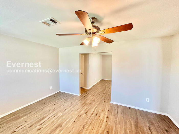 Building Photo - 6315 Silvery Moon Dr