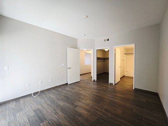 Building Photo - Gated Community Comfort – 2 Bed, 2 Bath Beauty