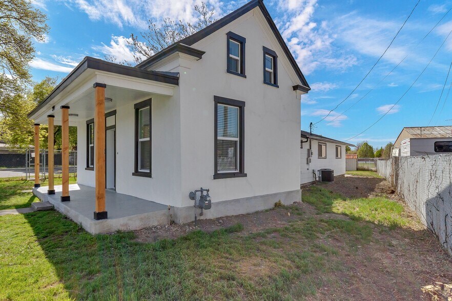 Building Photo - 399 Pacific Dr