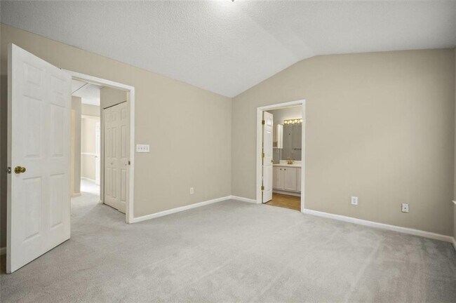 Building Photo - 14 Highoak Dr