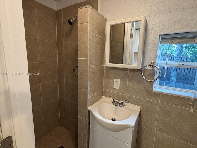 Building Photo - 610 E Campus Cir