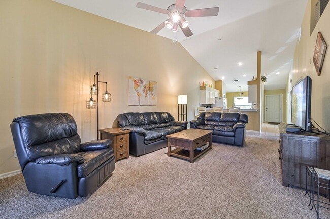Building Photo - **SHORT-TERM RENTAL - FURNISHED TURNKEY 2+Den/2 CONDO in Stoneybrook**