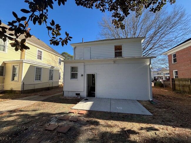 Building Photo - Beautifully renovated four bedroom, three ...