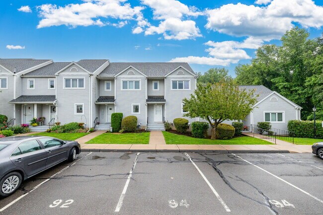 Building Photo - 94 Oak Ridge Dr