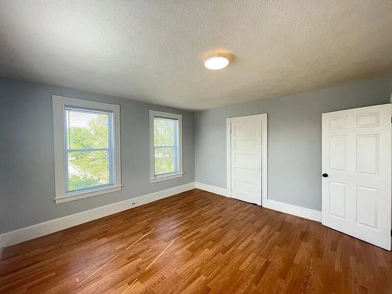 Building Photo - 231 Laurel, 3