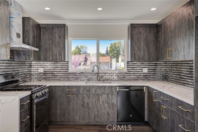 Building Photo - 10920 Garden Grove Ave