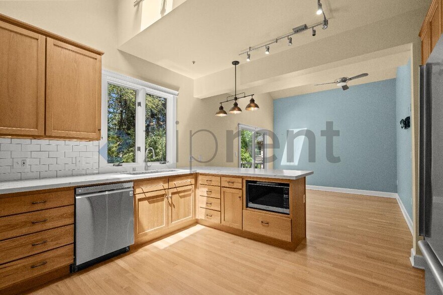 Building Photo - Unit