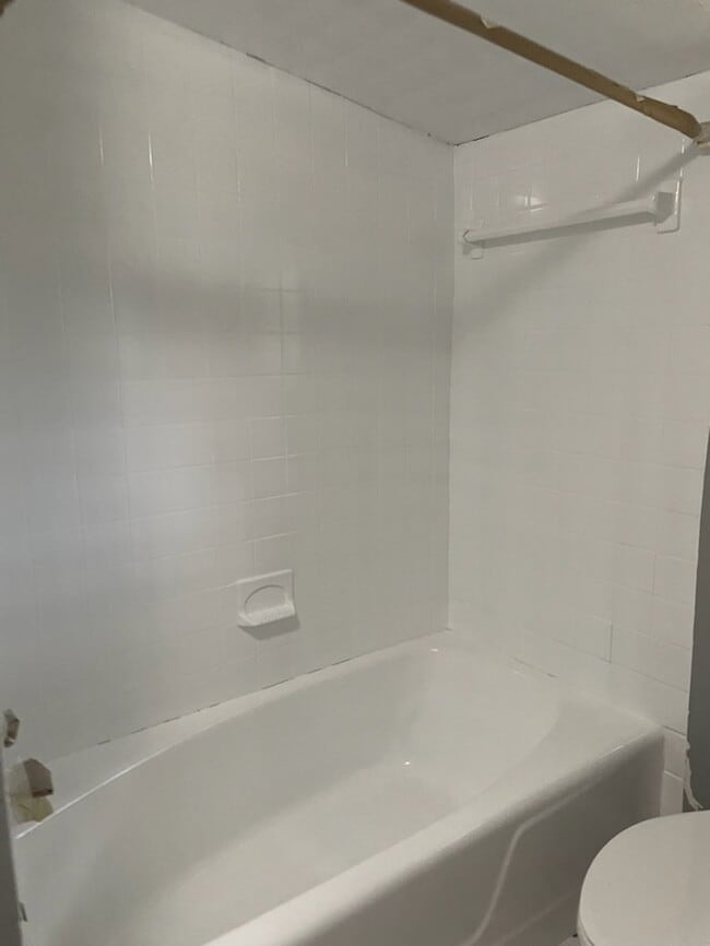 Building Photo - 8505 Lyn Ave