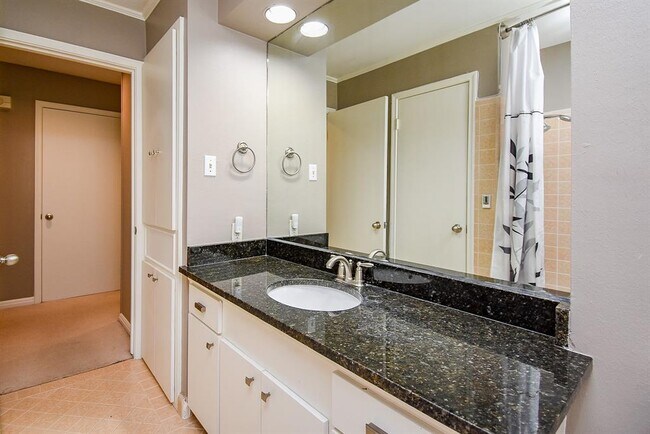 Building Photo - 5531 Yarwell Dr