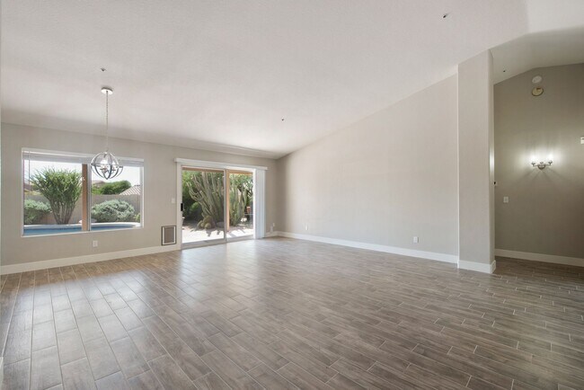 Building Photo - Ironwood Village - Completely Remodeled Interior, Single Level with Pool!