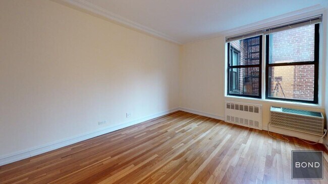 Building Photo - 305 W 13th St