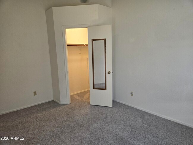 Building Photo - 3033 E Siesta Ln