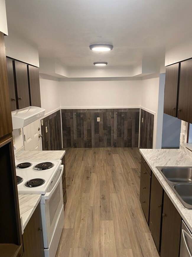 Building Photo - 237 Woodhill Ave