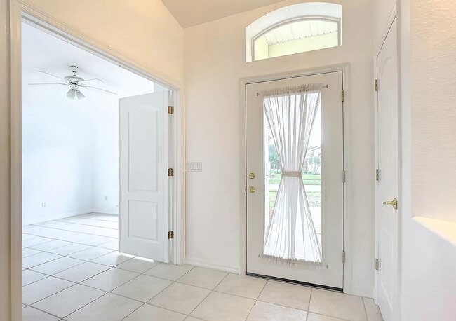 Building Photo - 1062 Crystal Creek Dr