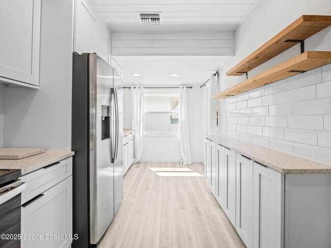 Building Photo - 290 Paradise Blvd