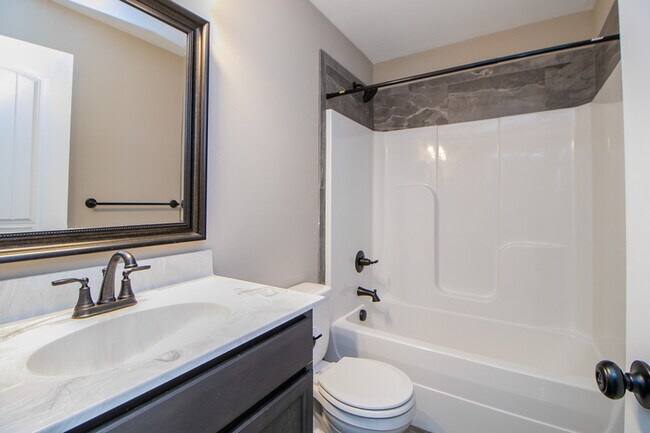 Building Photo - 502 Low Country Ct