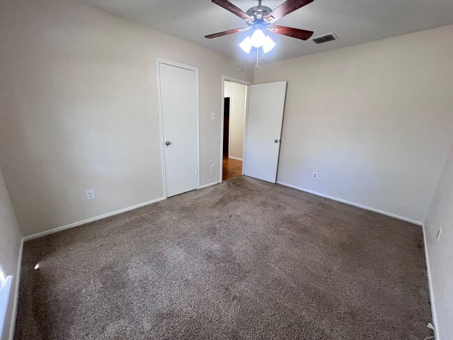Building Photo - 4 Bedroom 2 Bathroom in Northwest Houston ...