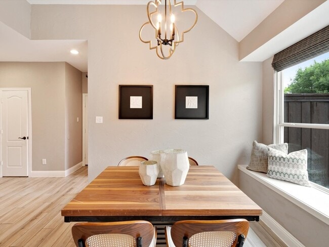Building Photo - 3228 Port Royal Ct