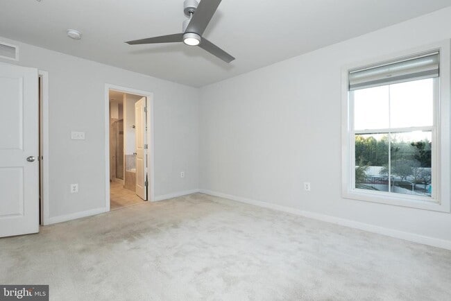 Building Photo - 12731 Vuillard St