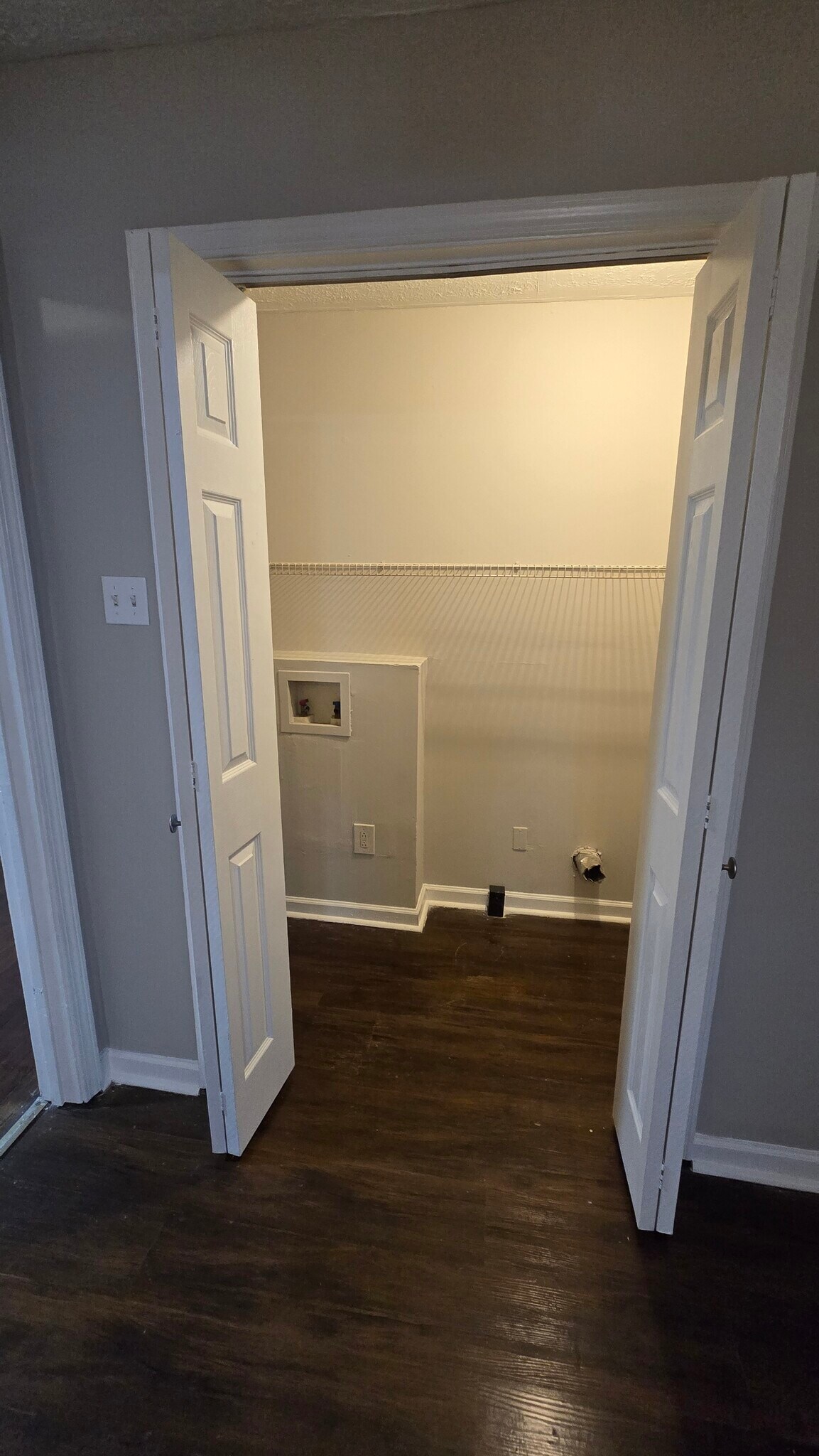 LAUNDRY - 5991 Peco Ln