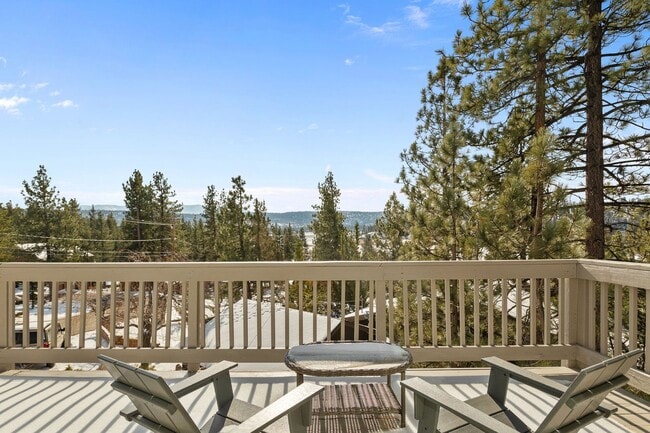 Building Photo - Lake-View 4BR Cabin with Dual Decks in Faw...