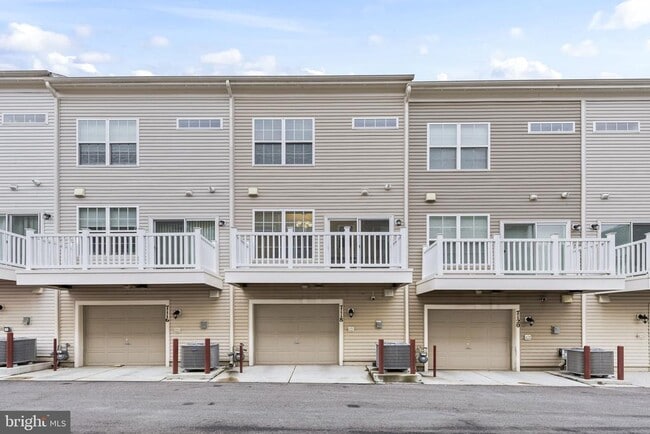 Building Photo - 7118 Rowlock Aly