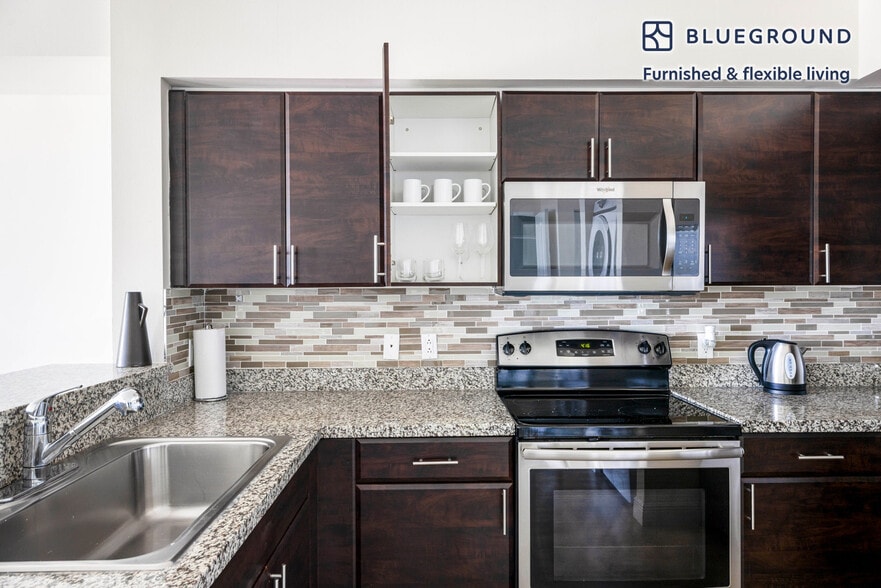 Building Photo - 987 SW 37th Ave