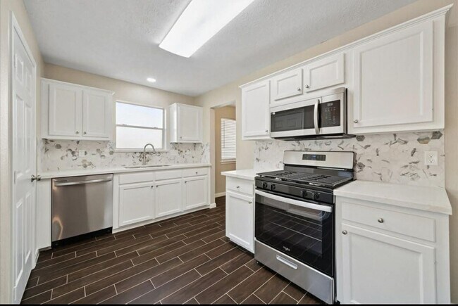 Building Photo - 16114 Cypress Valley Dr