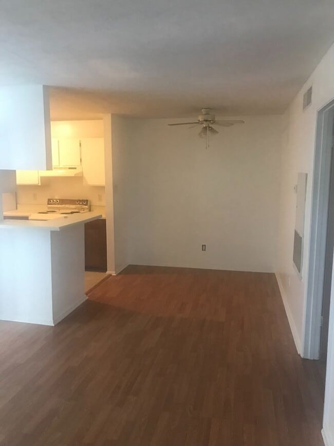 Building Photo - 1x1 Condo