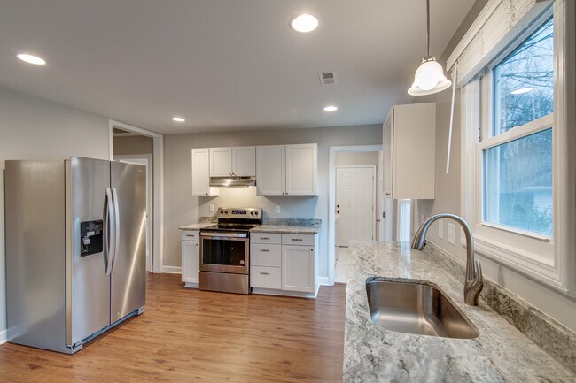 Building Photo - 517 Walnut St