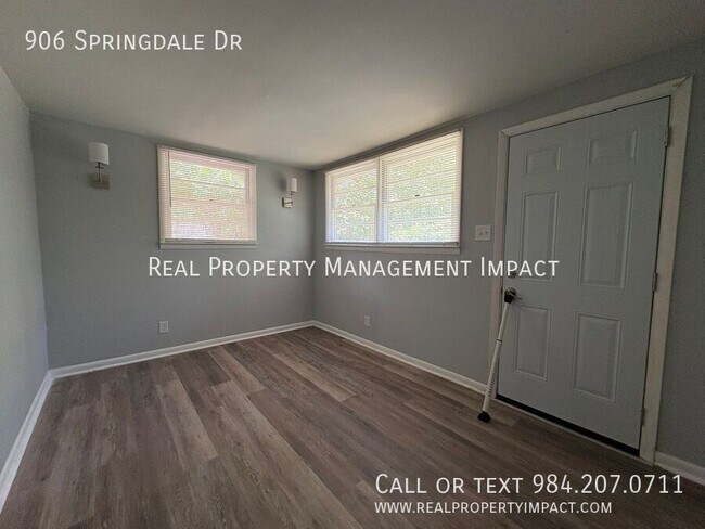 Building Photo - 906 Springdale Dr