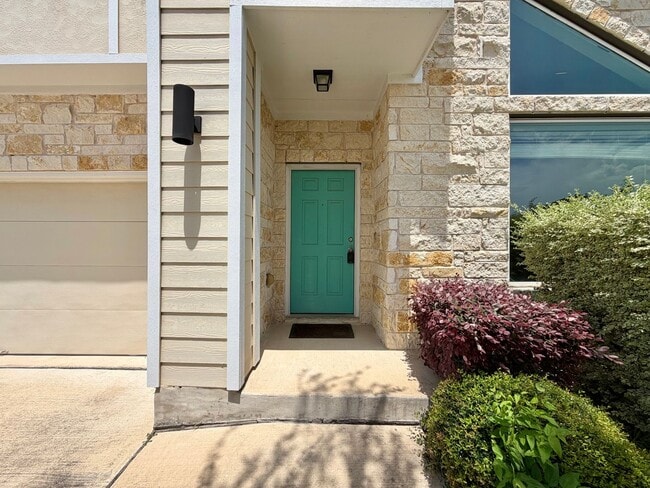 Building Photo - 5404 Bonneville Bend