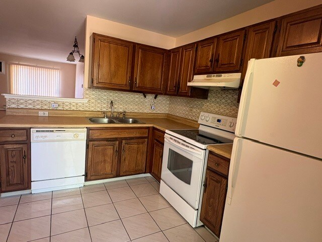 Building Photo - 200 S Waters Edge Dr