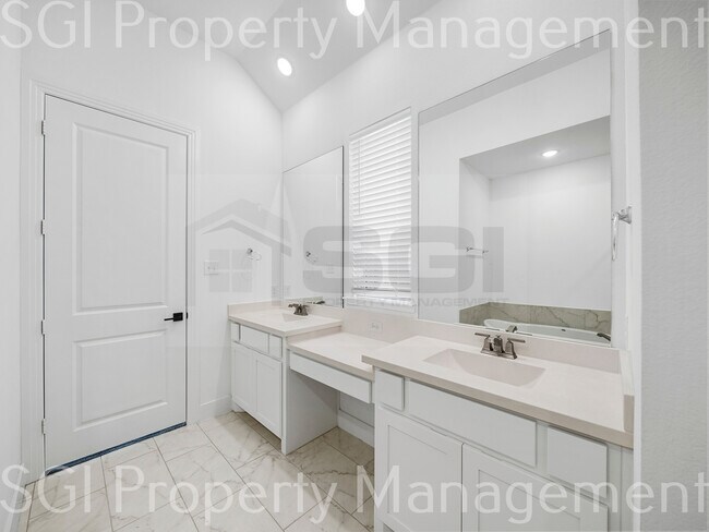 Building Photo - 4125 Sweet Birch Dr