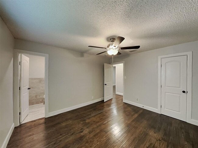 Building Photo - 3 BR/1.5BA | Renovated Single Family Home | 1-Car Garage | Gated backyard