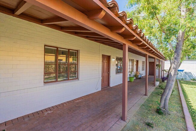 Building Photo - 928 W McDowell Rd