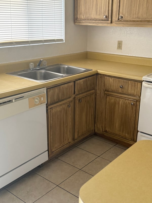 Building Photo - 433 Avenida Garza