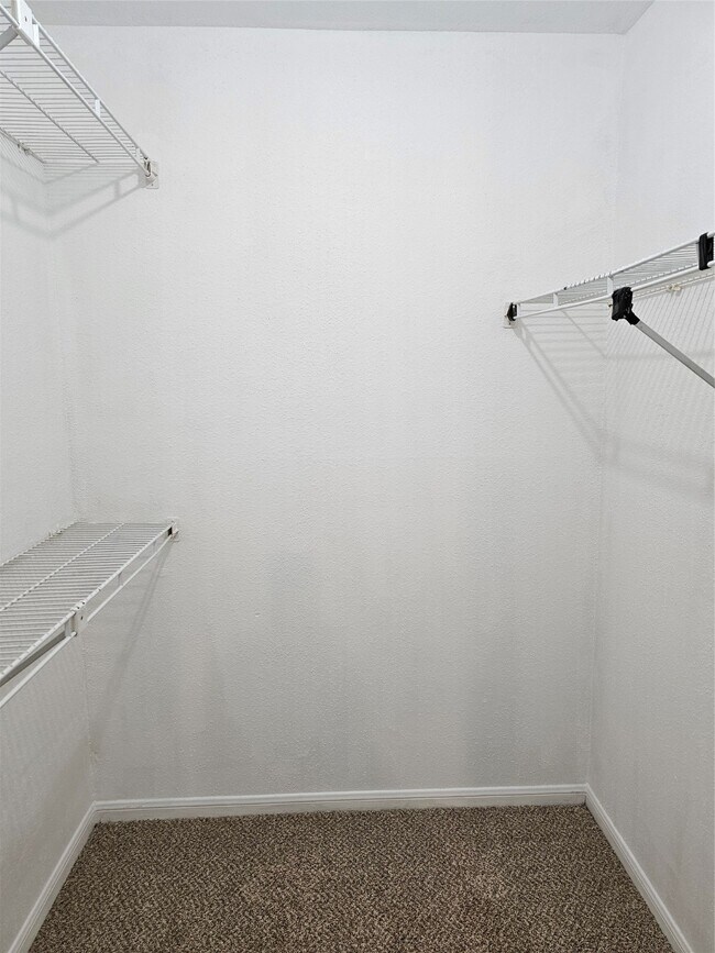 Building Photo - 9850 Pagewood Ln