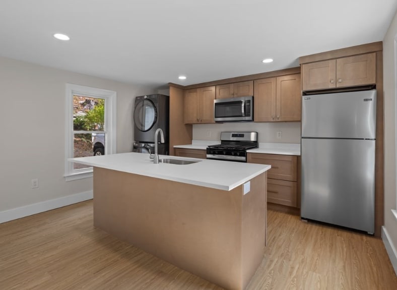 Building Photo - 40 Cedar St