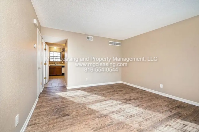 Building Photo - Spacious Townhome Living in the Heart of B...