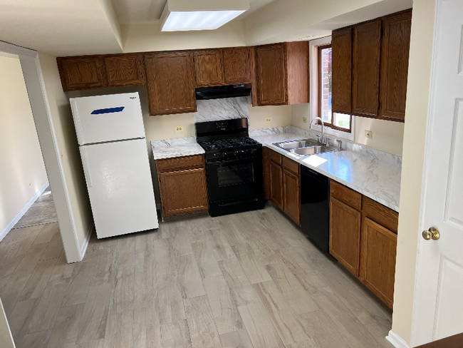 Building Photo - 315 Creekside Dr